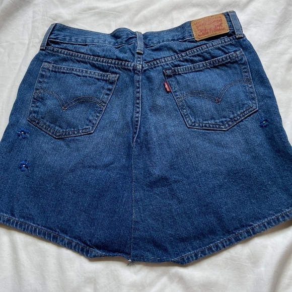 💙 Levis Denim Retro Mini Skirt with Floral Insert with Embroidery Size 27 - Picture 7 of 16